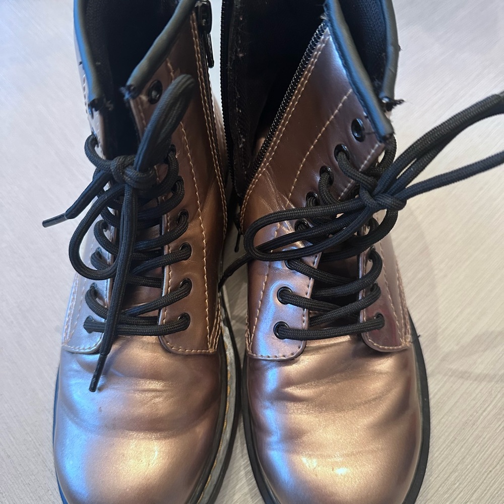 Doc Martens Air Wair metallic boot Size 4 Medium